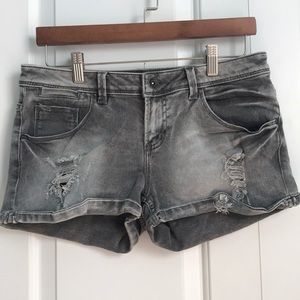 *Basic Short* Grey ripped denim short
